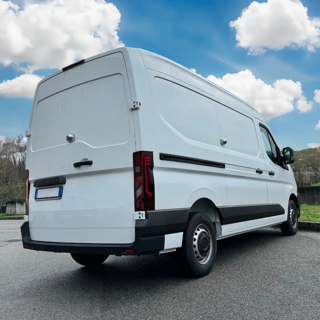 Cerradura Meroni UFO+ instalada en puerta trasera y lateral de furgoneta