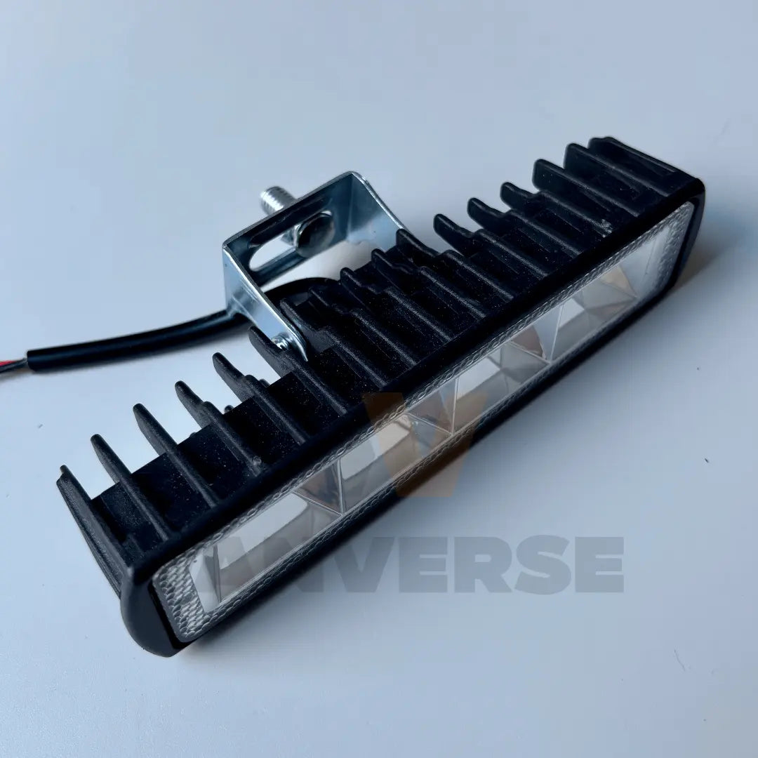 Foco LED alargado con tornillo de montaje