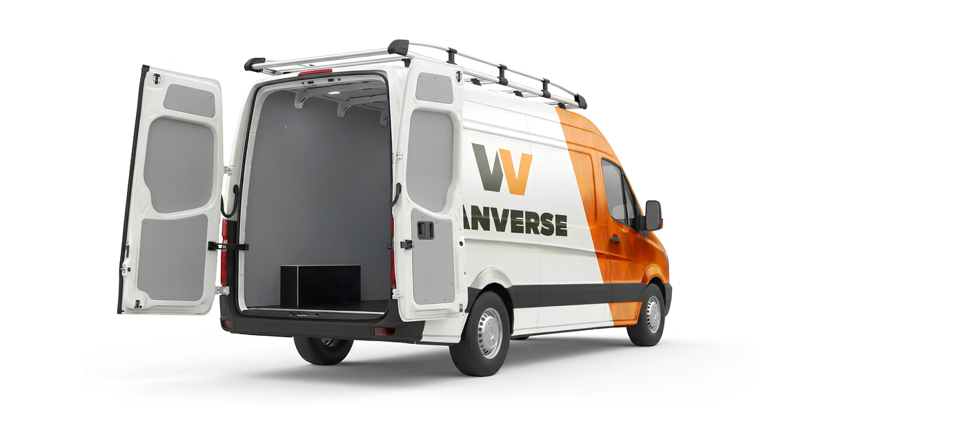 Ilustración de furgoneta equipada con suelo, panelado y pasos de ruedas con el logo de Vanverse