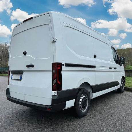 Cerradura Meroni UFO 3 Comfort instalada en puerta trasera y lateral de furgoneta