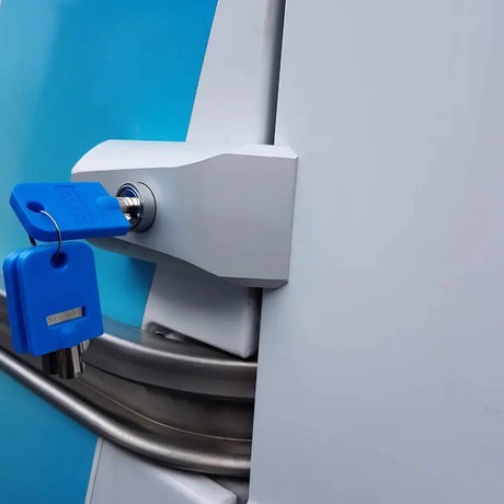 Cierre antirrobo IMC instalado en puerta furgoneta