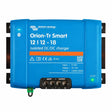Convertidor Victron Orion 12/12 30A para la carga inteligente de baterías auxiliares en vehículos de 12 V.