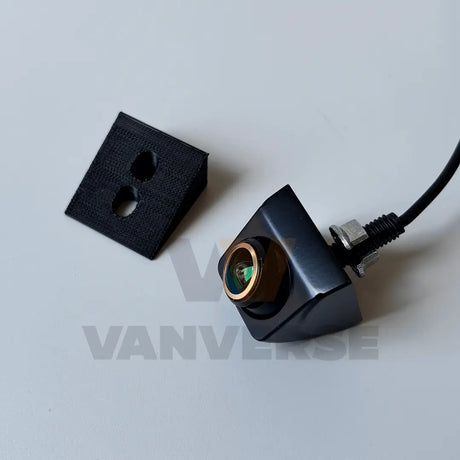 Vista detallada de la cámara de marcha atrás con soporte para portamatrículas