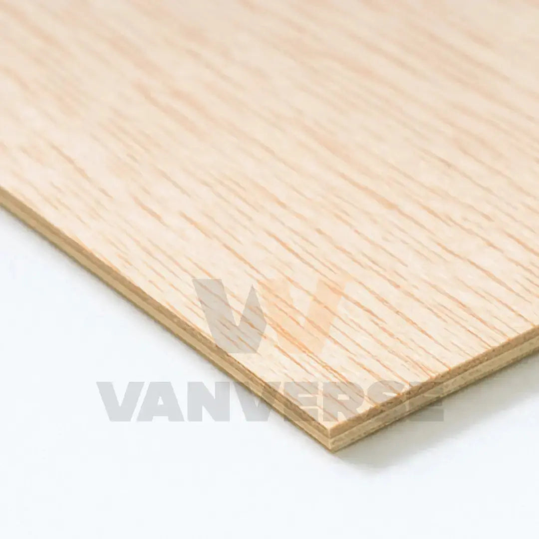 Detalle del panel interior contrachapado estándar para furgoneta.