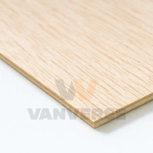 Detalle del panel interior contrachapado estándar para furgoneta.