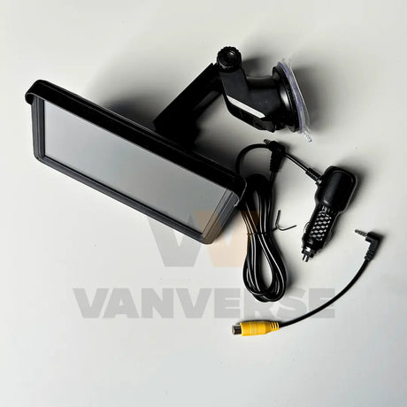 Pantalla multimedia y accesorios incluidos en la caja