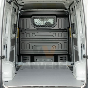 Suelo fenólico gris diseñado para uso intensivo en furgoneta grande.