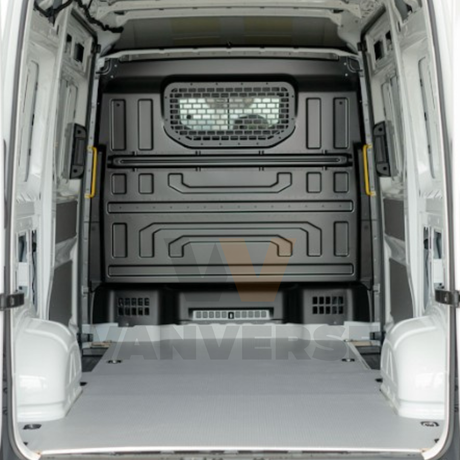 Suelo fenólico gris diseñado para uso intensivo en furgoneta grande.