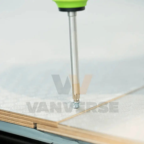 Suelo fenólico gris para furgoneta de fácil instalación, resistente y duradero