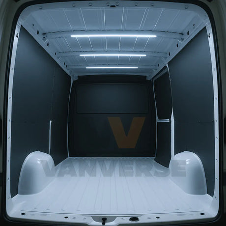 Iluminación interior con tira LED en el techo de la furgoneta